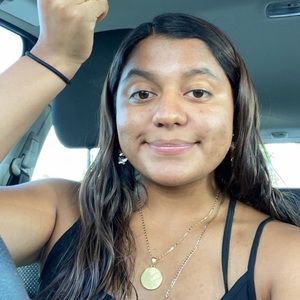 Meet your Posher, Alejandra